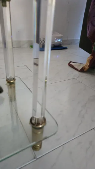 Mesita auxiliar cristal y metal dorado