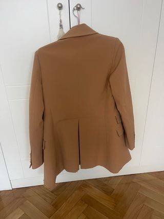 Blazer La Condesa color Camel con forro Rosa