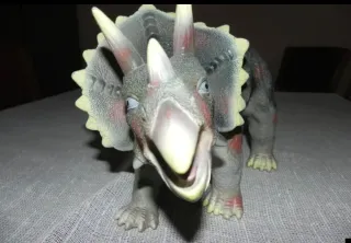 Figura Dinosaurio Triceratops Juguete