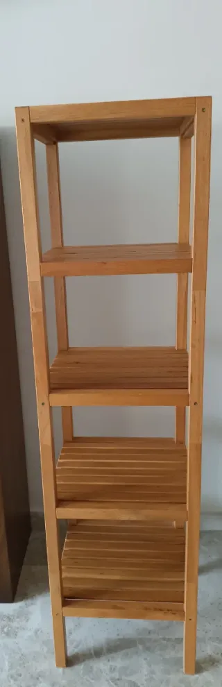 Estantería de baño con espejo y cestos