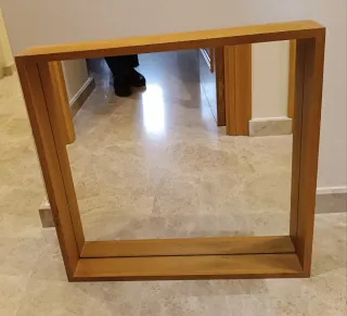 Estantería de baño con espejo y cestos