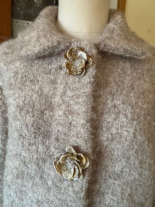 Chaqueta Zara efecto pelo botines flor