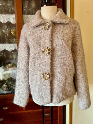Chaqueta Zara efecto pelo botines flor