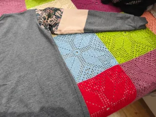 Sudadera Kaotiko gris con estampado