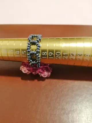 Anillo artesanal flores rosas y plateado