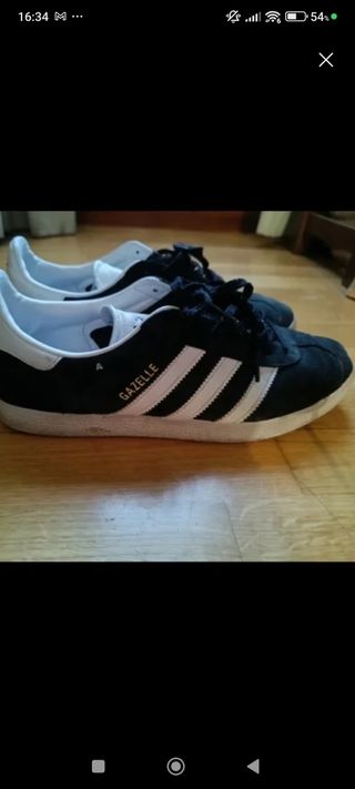 Zapa detillas Adidas Gazelle Negras y Blancas