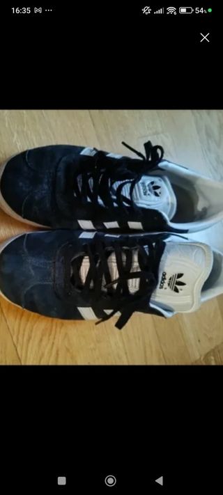 Zapa detillas Adidas Gazelle Negras y Blancas