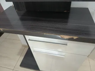 Mueble recibidor con espejo.