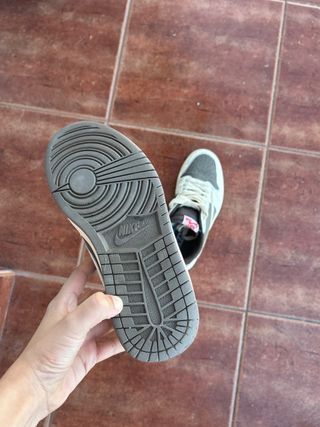 Zapatillas Nike Grises y Blancas