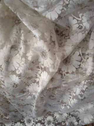 Mantilla de encaje floral