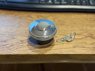 Tapón depósito Harley Davidson con llave iguana