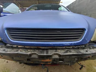 Rejilla frontal Opel Astra G sin logo