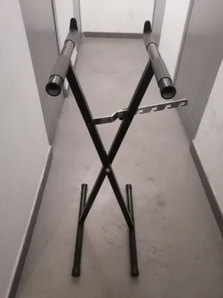 Teclado Sintetizador Yamaha SY77 y patas