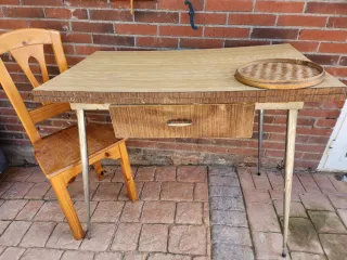 Mesa extensible y silla madera