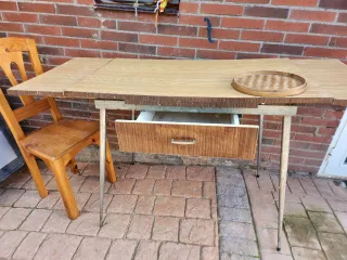 Mesa extensible y silla madera