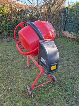 Hormigonera Guy Noel Roja