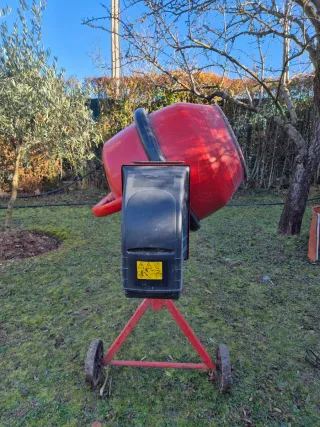 Hormigonera Guy Noel Roja