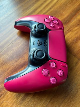Mando DualSense PS5 color Cosmic Red