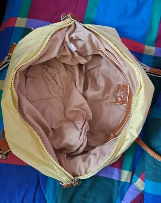 Borsetta gialla con tasche