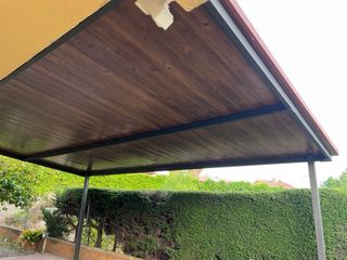 Pérgola panel sándwich teja con luz