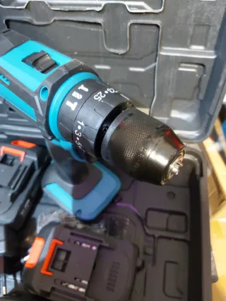 Taladro percusión profesional + 2 baterías