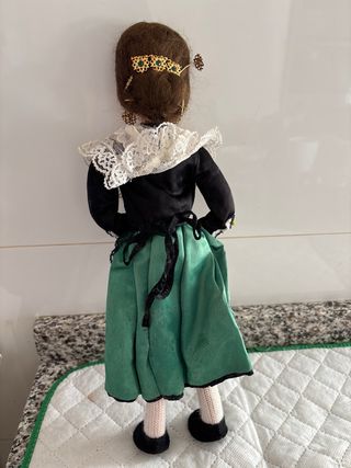 Muñecas regionales antiguas