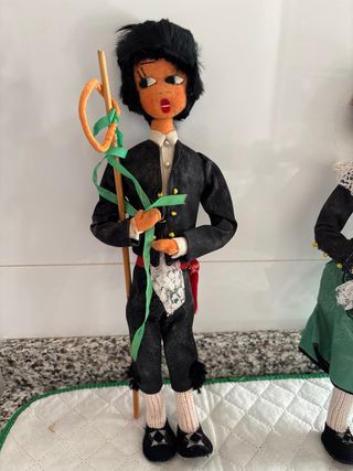 Muñecas regionales antiguas