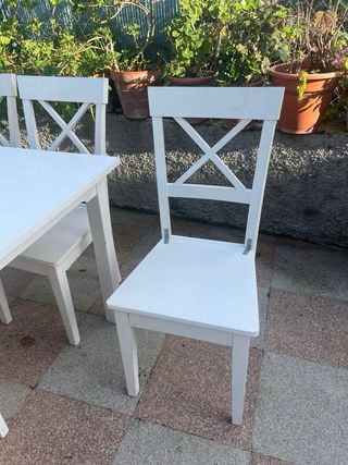 Mesa y 6 Sillas Blancas