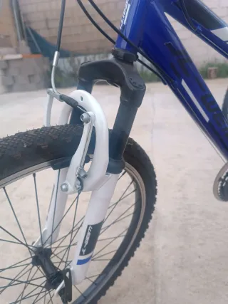 Bicicleta Montaña Roja y azul