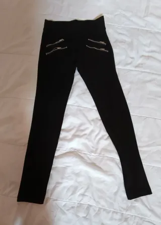 Pantalones negros talla M con cremalleras