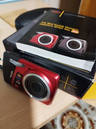 Cámara Digital Kodak M531 Roja 14MP