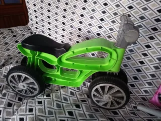 Bicicleta de equilibrio infantil verde