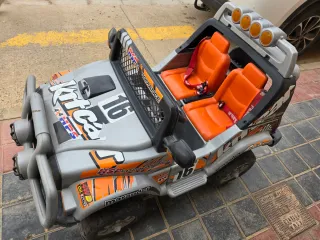 Coche eléctrico infantil FEBER