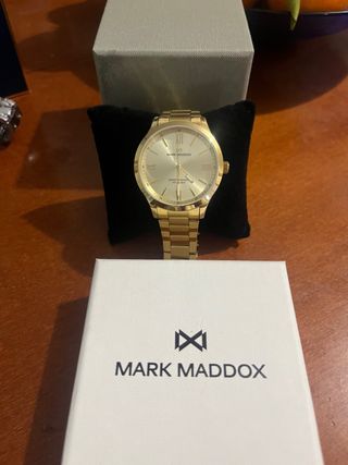 Reloj Mark Maddox Dorado