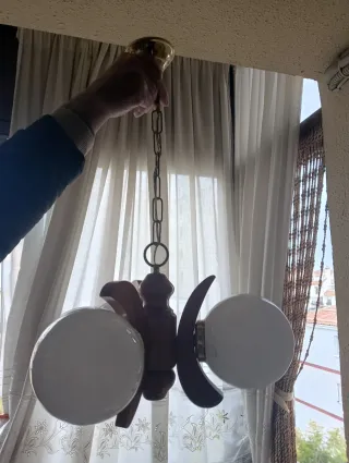 Lámpara de madera y cristal