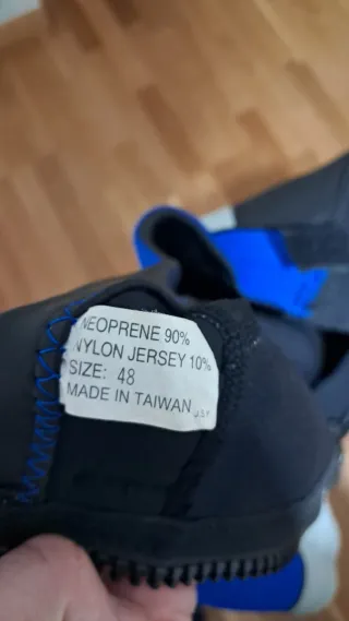 Neopreno Corto Boomerang Azul y Negro Talla 48