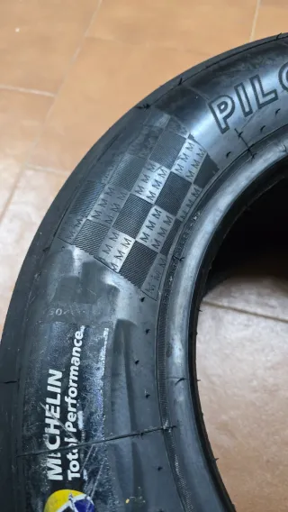 Neumáticos World Series by Renault 2014