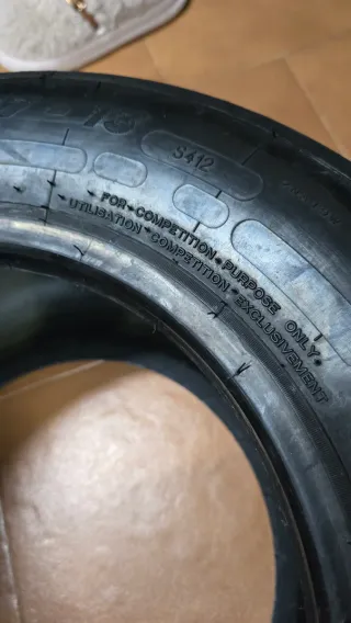 Neumáticos World Series by Renault 2014