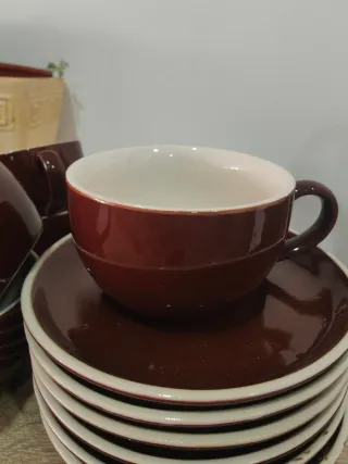 Juego 6 tazas y platos marrones