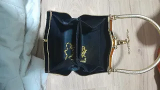 Bolso de fiesta beige con detalles dorados