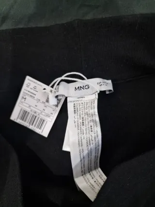 Pantalón negro con franja blanca