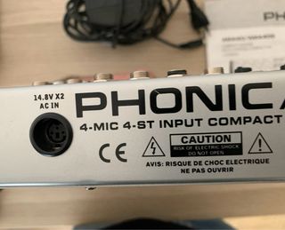 Taula de mescles Phonic AM440D amb efectes