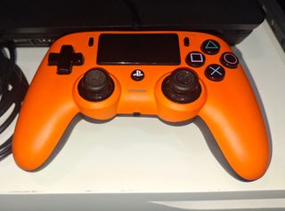 PlayStation 4 con 2 mandos, Fifa 24 y NBA21