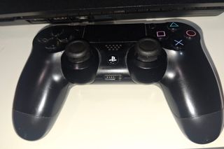 PlayStation 4 con 2 mandos, Fifa 24 y NBA21