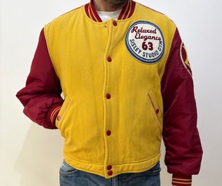 Chaqueta universitaria Sisley roja y amarilla
