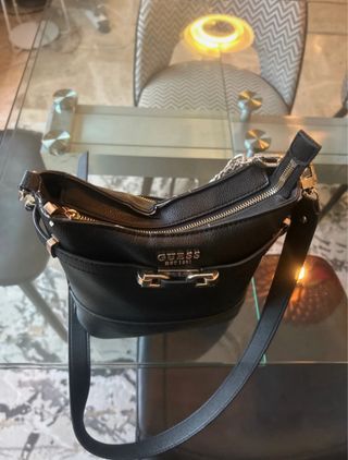 Bolso piel negro Guess