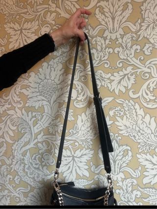 Bolso piel negro Guess