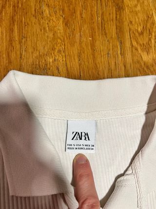 Polo Zara blanco de canalé