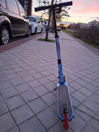 Patinete Oxelo azul y rojo