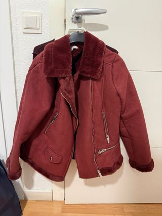 Chaqueta granate forrada de pelo